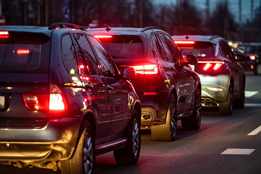 Busy street brake lights. Photo ID 233946531 © Askoldsb | Dreamstime.com