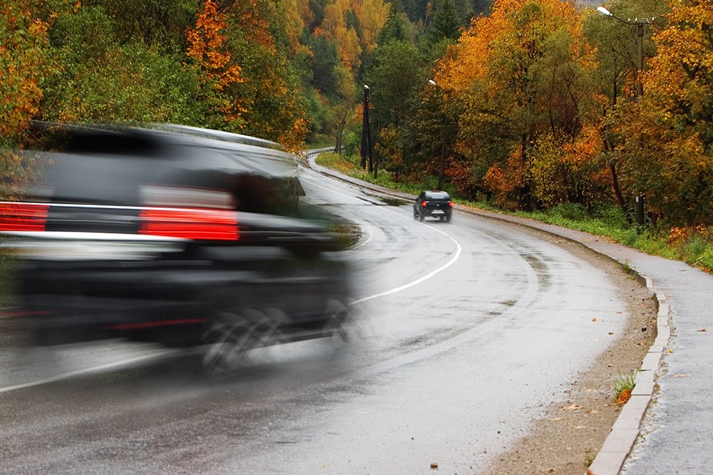 Rainy autumn road. Photo ID 6712940 © Ivan Kmit | Dreamstime.com